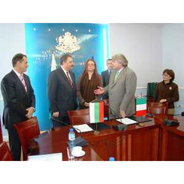 Elio De Anna (Assessore regionale Sistemi informativi) nel corso dell'incontro per la firma del "Protocollo d'intenti tra il Ministro della Sanità della Repubblica di Bulgaria e la Regione Autonoma Friuli Venezia Giulia - Repubblica Italiana" in materia di informatizzazione, a Sofia. (Sofia 13/01/09) 