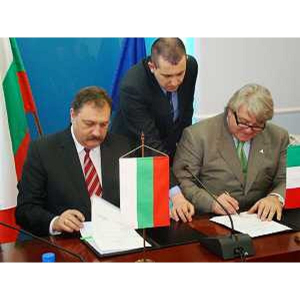 Elio De Anna (Assessore regionale Sistemi informativi) nel corso dell'incontro per la firma del "Protocollo d'intenti tra il Ministro della Sanità della Repubblica di Bulgaria e la Regione Autonoma Friuli Venezia Giulia - Repubblica Italiana" in materia di informatizzazione, a Sofia. (Sofia 13/01/09) 