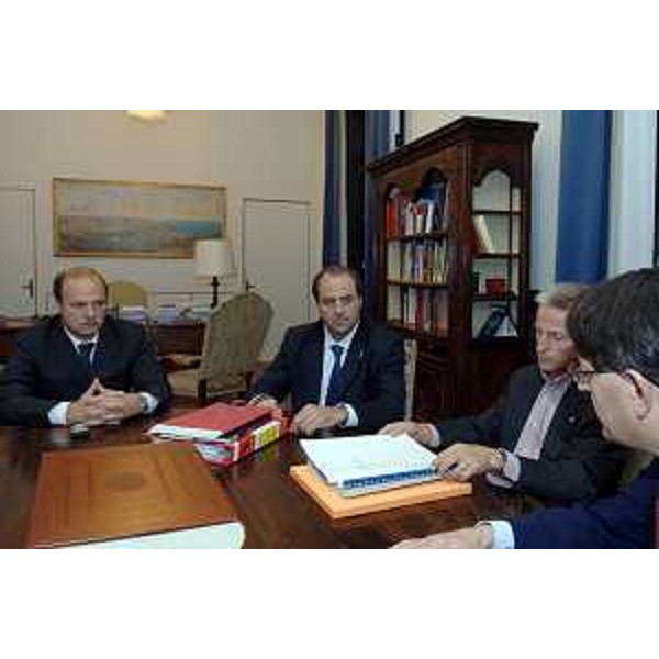 Riccardo Illy (Presidente Regione Friuli Venezia Giulia) con Gianfranco Moretton (Vicepresidente e Assessore regionale all'ambiente, lavori pubblici e protezione civile), Lodovico Sonego (Assessore regionale alla pianificazione territoriale, energia, mobilità e infrastrutture di trasporto) e Antonio Di Pietro (Ministro delle Infrastrutture). (Trieste 27/09/06)