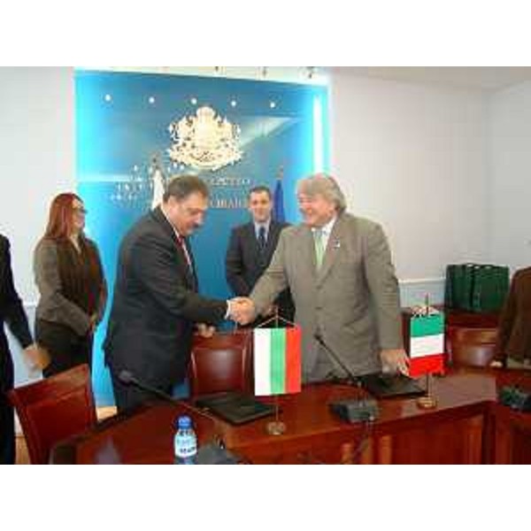 Elio De Anna (Assessore regionale Sistemi informativi) nel corso dell'incontro per la firma del "Protocollo d'intenti tra il Ministro della Sanità della Repubblica di Bulgaria e la Regione Autonoma Friuli Venezia Giulia - Repubblica Italiana" in materia di informatizzazione, a Sofia. (Sofia 13/01/09) 