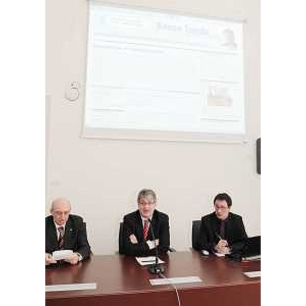 Renzo Tondo (Presidente Friuli Venezia Giulia) nel corso della presentazione del suo sito web "Il presidente per i cittadini" (www.presidente.regione.fvg.it), a Trieste. (Trieste 15/01/09)