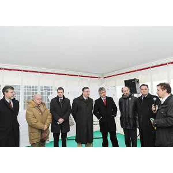 Giorgio Santuz (Presidente Autovie Venete), Renzo Tondo (Presidente Friuli Venezia Giulia) e Riccardo Riccardi (Assessore regionale Mobilità e Trasporti) in occasione della posa simbolica della prima pietra di due bretelle che collegheranno la "A28" ai territori e alle zone industriali di Fontanafredda e di Caneva. (Vigonovo di Fontanafredda 17/01/09)