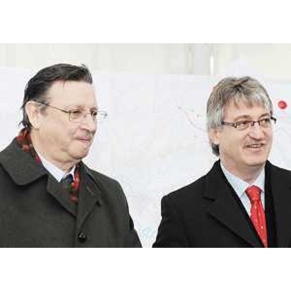Giorgio Santuz (Presidente Autovie Venete) e Renzo Tondo (Presidente Friuli Venezia Giulia) in occasione della posa simbolica della prima pietra di due bretelle che collegheranno la "A28" ai territori e alle zone industriali di Fontanafredda e di Caneva. (Vigonovo di Fontanafredda 17/01/09)