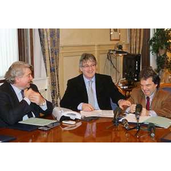 Elio De Anna (Assessore regionale Sistemi informativi), Renzo Tondo (Presidente Friuli Venezia Giulia) e Renato Brunetta (Ministro P.A. e Innovazione) nel corso dell'incontro sul progetto pilota "DEMA", a Roma. (Roma 20/01/09) 