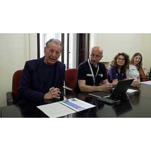 L'assessore regionale Fabio Scoccimarro (a sinistra nella foto) nella Sala Mosaico delle sede della Regione di Trieste in via Carducci - L'assessore regionale Fabio Scoccimarro (a sinistra nella foto) nella Sala Mosaico delle sede della Regione di Trieste in via Carducci