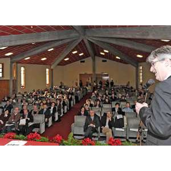 Renzo Tondo (Presidente Friuli Venezia Giulia) interviene al Convegno "L'animazione per gli anziani nella montagna friulana: le ragioni di un servizio", a Villa Santina. (Villa Santina 24/01/09)