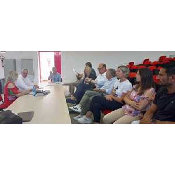 Il tavolo di Torviscosa con il presidente Bordin e l'assessore Amirante, da un'altra visuale - Il tavolo di Torviscosa con il presidente Bordin e l'assessore Amirante, da un'altra visuale