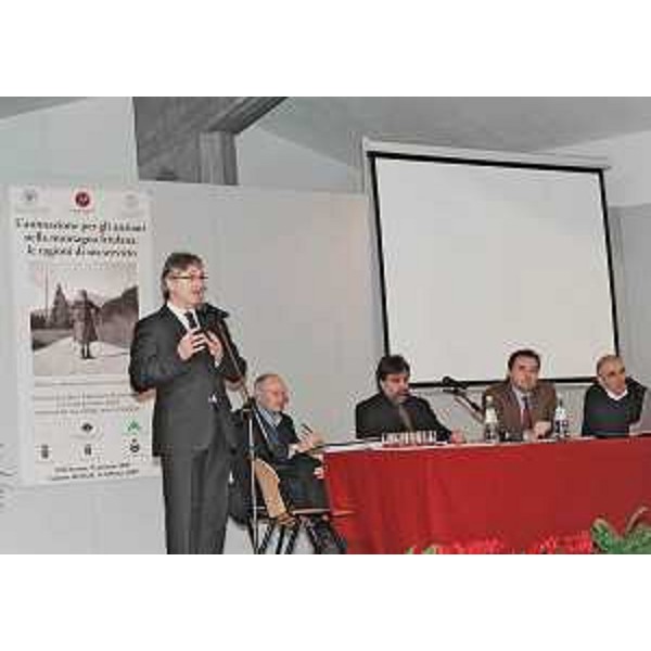 Renzo Tondo (Presidente Friuli Venezia Giulia) interviene al Convegno "L'animazione per gli anziani nella montagna friulana: le ragioni di un servizio", a Villa Santina. (Villa Santina 24/01/09)