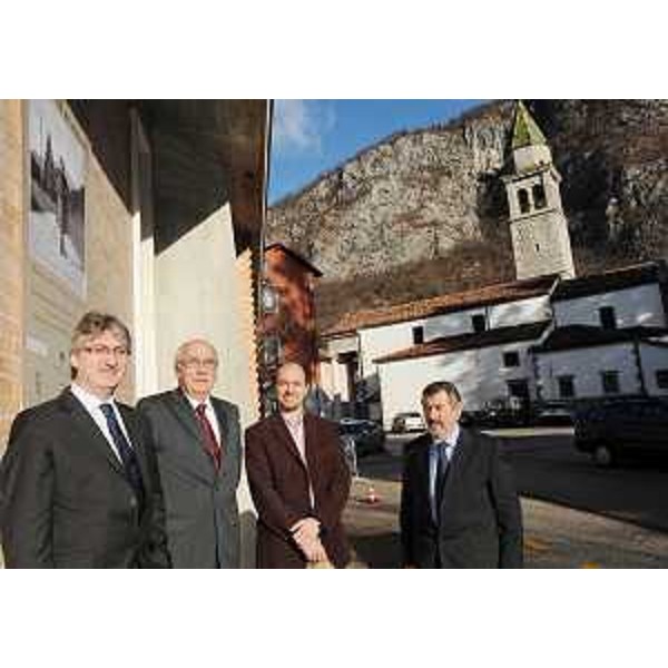 Renzo Tondo (Presidente Friuli Venezia Giulia) e amministratori locali in occasione del Convegno "L'animazione per gli anziani nella montagna friulana: le ragioni di un servizio", a Villa Santina. (Villa Santina 24/01/09)