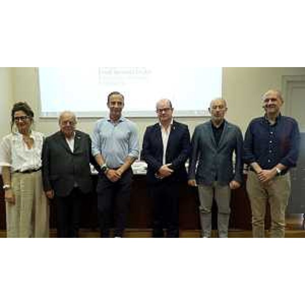 Foto di gruppo al termine della presentazione dell'edizione 2025 del Premio letterario Friuli Venezia Giulia "Il racconto dei luoghi e del tempo". - Foto di gruppo al termine della presentazione dell'edizione 2025 del Premio letterario Friuli Venezia Giulia "Il racconto dei luoghi e del tempo".