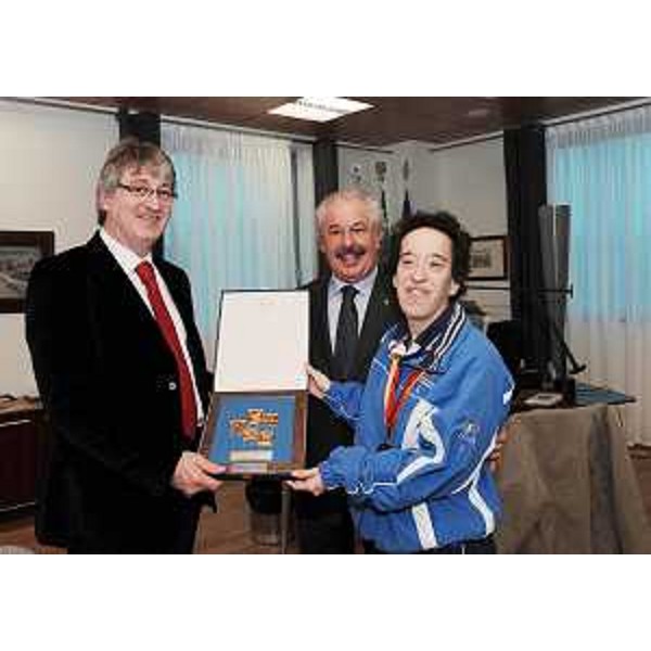 Renzo Tondo (Presidente Friuli Venezia Giulia), Giorgio Zanmarchi (Presidente Società Fai Sport) ed Elena D'Odorico (Medaglia d'oro Cento metri dorso). (Udine 27/01/09) 