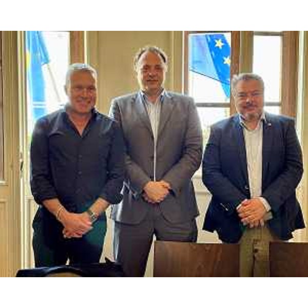 Sulla sinistra l'assessore Bini, al suo fianco il sindaco di Cormons Roberto Felcaro - Sulla sinistra l'assessore Bini, al suo fianco il sindaco di Cormons Roberto Felcaro