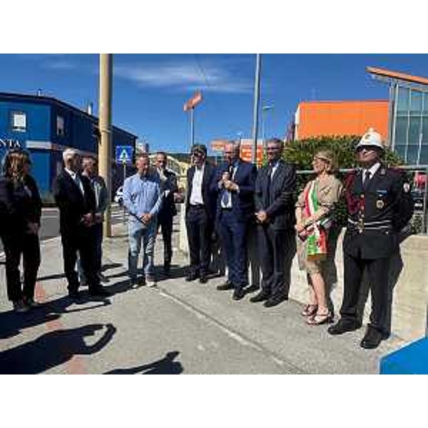 L'intervento del presidente del Cr Fvg, Mauro Bordin, durante l'intitolazione della rotonda Ernesto Illy a Trieste - L'intervento del presidente del Cr Fvg, Mauro Bordin, durante l'intitolazione della rotonda Ernesto Illy a Trieste