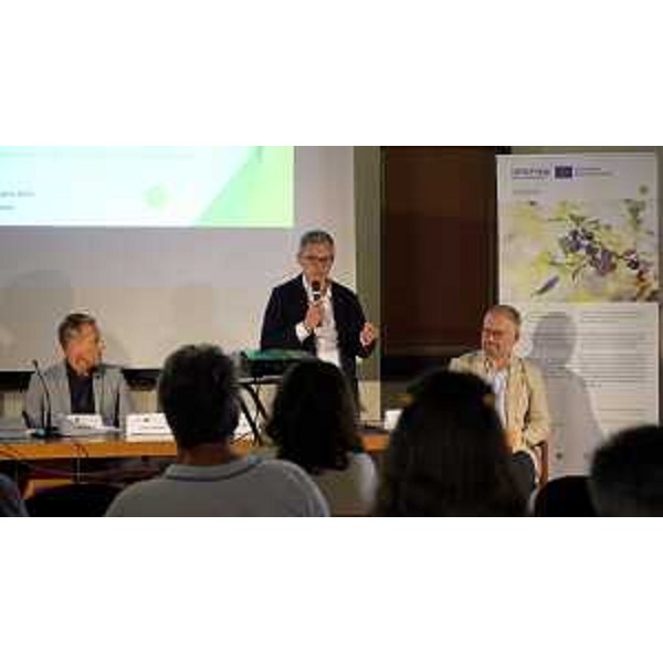 L'assessore regionale alle Risorse agroalimentari, forestali e ittiche Stefano Zannier all'evento della Fondazione Agrifood - Bioeconomy "Il bosco che ci unisce, la bioeconomia del bosco" a Malborghetto - L'assessore regionale alle Risorse agroalimentari, forestali e ittiche Stefano Zannier all'evento della Fondazione Agrifood - Bioeconomy "Il bosco che ci unisce, la bioeconomia del bosco" a Malborghetto