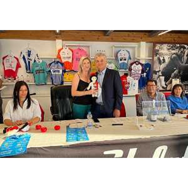 L'assessore regionale Cristina Amirante con il presidente dell'associazione Amici della Pista Bruno Battistella - L'assessore regionale Cristina Amirante con il presidente dell'associazione Amici della Pista Bruno Battistella