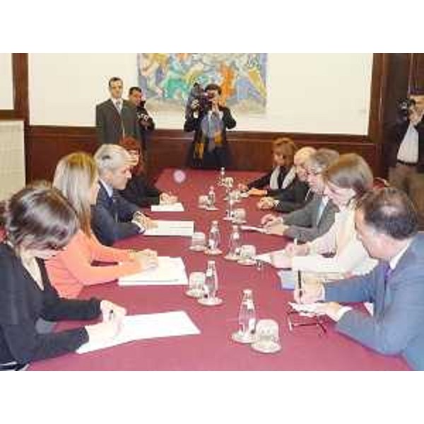 Il tavolo dell'incontro tra Boris Tadic (Presidente Repubblica serba) e Renzo Tondo (Presidente Friuli Venezia Giulia) a Belgrado. (Belgrado 30/01/09)