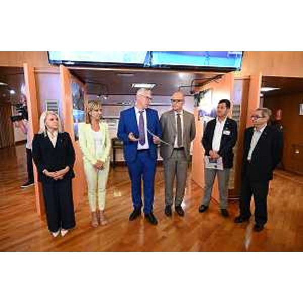 Un momento dell'inaugurazione della mostra in Conisglio regionale - Un momento dell'inaugurazione della mostra in Conisglio regionale