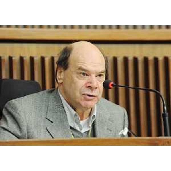 Vladimir Kosic (Assessore regionale Salute e Protezione sociale) in Consiglio regionale. (Trieste 02/02/09)