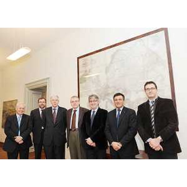 Renzo Tondo (Presidente Friuli Venezia Giulia) con Graziano Tilatti (Presidente Confartigianato FVG), Silvano Pascolo (Pres. Confartigianato PN), Carlo Faleschini (Pres. Confartigianato UD), Ariano Medeot (Pres. Confartigianato GO), Dario Bruni (Pres. Confartigianato TS) ed Enrico Eva (Segretario Associazione Artigiani TS) nella sede della Regione a Trieste. (Trieste 02/02/09)