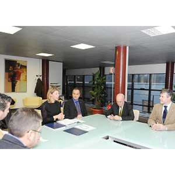 Federica Seganti (Assessore regionale Pianificazione territoriale, Autonomie locali e Sicurezza ) con i rappresentanti dell'Associazione tra i Comuni di Brugnera, Caneva, Fontanafredda, Porcia e Sacile, in Municipio a Porcia. (Porcia 03/02/09)
