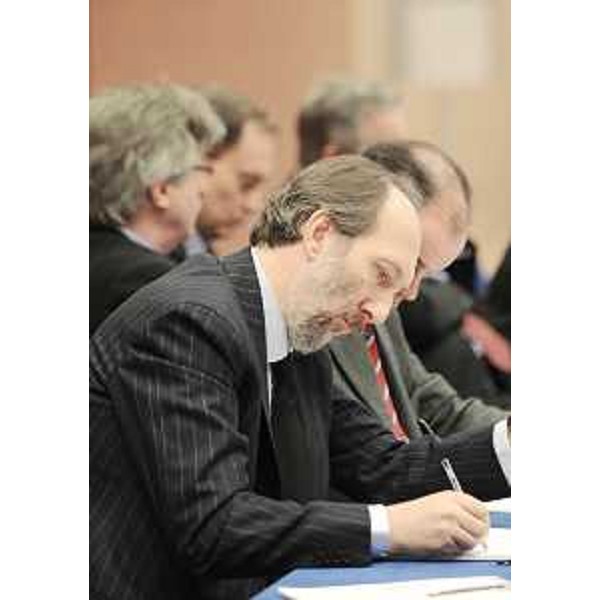 Riccardo Riccardi (Assessore regionale Mobilità, Energia e Infrastrutture di Trasporto) nel corso dell'incontro con i rappresentanti degli imprenditori, delle organizzazioni sindacali e delle autonomie locali, nella sede regionale di Udine. (Udine 04/02/09)