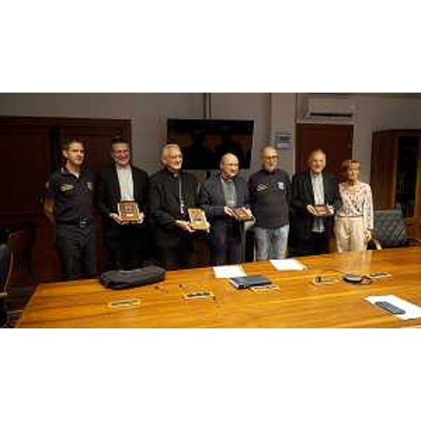 L'assessore Riccardi con i vescovi Trevisi, Lamba, Redaelli e Pellegrini - L'assessore Riccardi con i vescovi Trevisi, Lamba, Redaelli e Pellegrini