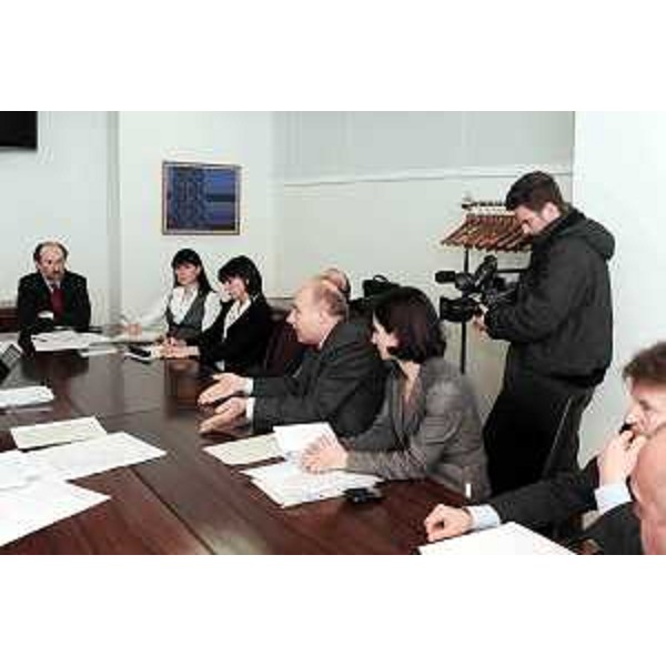 Riccardo Riccardi (Assessore regionale alla mobilità, energia ed infrastrutture di trasporto) incontra il responsabile divisione Passeggeri regionale di Trenitalia. (Udine, 06/02/09)