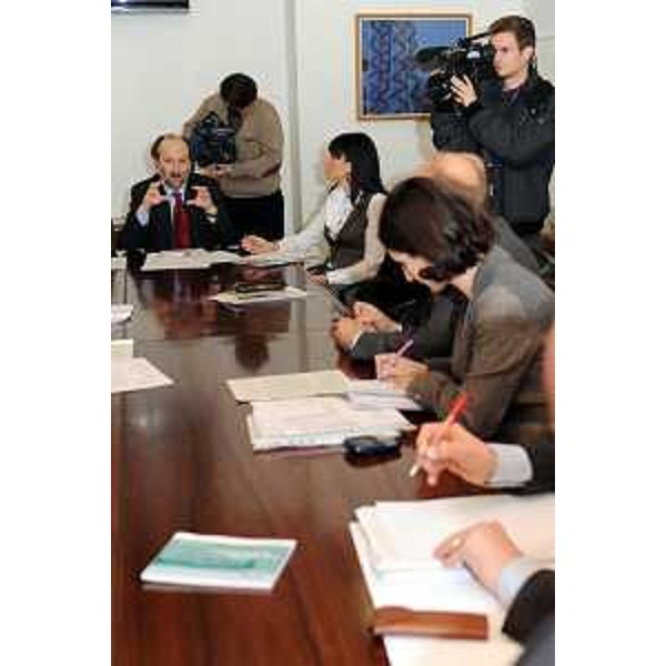 Riccardo Riccardi (Assessore regionale alla mobilità, energia ed infrastrutture di trasporto) incontra il responsabile divisione Passeggeri regionale di Trenitalia. (Udine, 06/02/09)