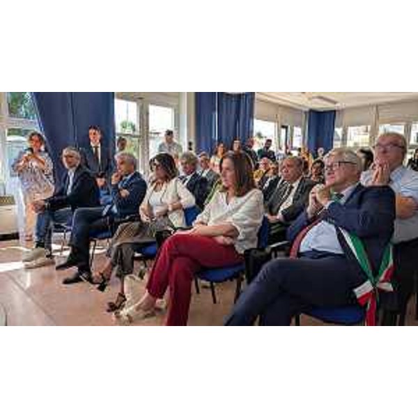 L'assessore regionale alla Sicurezza Pierpaolo Roberti (a sinistra) alla cerimonia di inaugurazione dei rinnovati spazi della palazzina ex femminile della casa circondariale di Udine, trasformata in un moderno polo scolastico, lavorativo e formativo. - L'assessore regionale alla Sicurezza Pierpaolo Roberti (a sinistra) alla cerimonia di inaugurazione dei rinnovati spazi della palazzina ex femminile della casa circondariale di Udine, trasformata in un moderno polo scolastico, lavorativo e formativo.