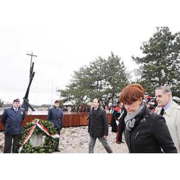 Alessia Rosolen (Assessore regionale Lavoro, Università e Ricerca, delegato Pari Opportunità e Politiche giovanili) nel corso della celebrazione della Giornata del Ricordo al monumento nazionale della Foiba di Basovizza. (Trieste 10/02/09)