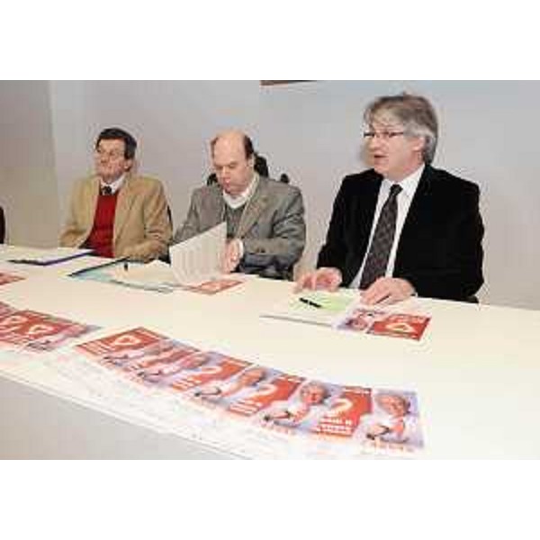 Vladimir Kosic (Assessore regionale Salute e Protezione sociale) e Renzo Tondo (Presidente Friuli Venezia Giulia) alla presentazione della campagna "Accendi il tuo cuore per la ricerca", a Udine. (Udine 10/02/09)