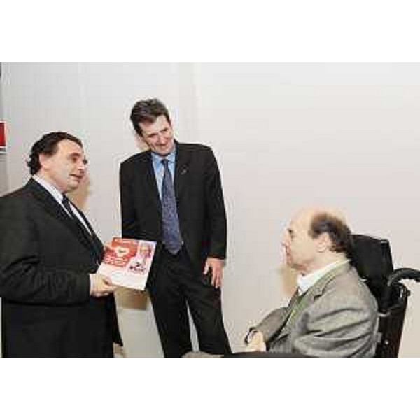 Vladimir Kosic (Assessore regionale Salute e Protezione sociale) alla presentazione della campagna "Accendi il tuo cuore per la ricerca", a Udine. (Udine 10/02/09)