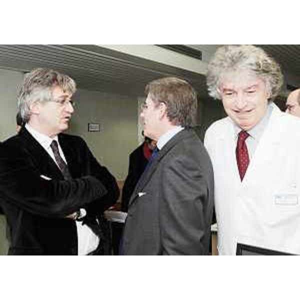 Renzo Tondo (Presidente Friuli Venezia Giulia), Piero Della Valentina (Imprenditore) e Umberto Tirelli (Direttore Dip. Oncologia medica CRO Aviano) nel corso del convegno "Gli Ircss oncologici del Nord Est", al CRO di Aviano. (Aviano 10/02/09)
