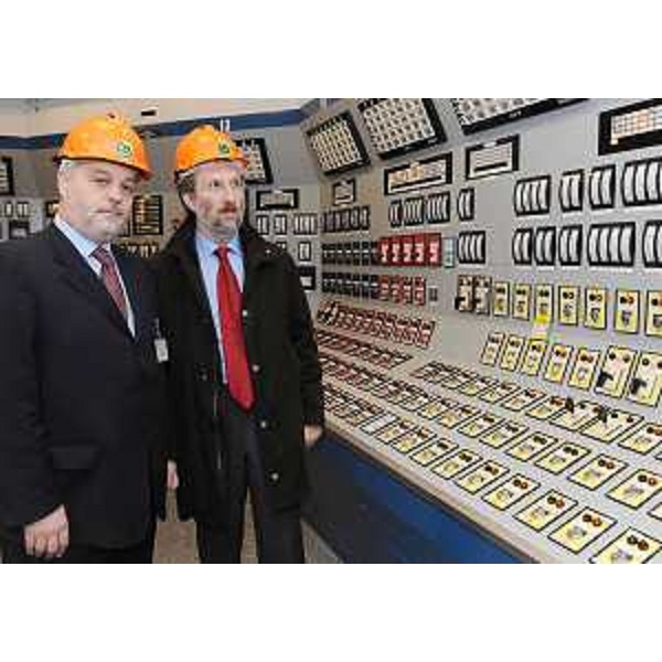 Riccardo Riccardi (Assessore regionale Energia) e Vanni Lenna (Assessore regionale Ambiente) alla centrale nucleare di Krsko (SLO). (Krsko 11/02/09)