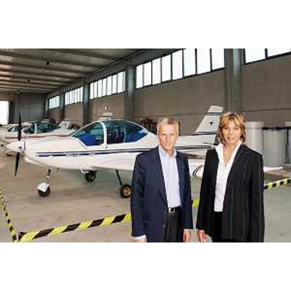 Riccardo Illy (Presidente Regione Friuli Venezia Giulia) con Sonia Felice (Presidente della Fly Synthesis) all'inaugurazione della nuova sede della Fly Synthesis. (Udine 30/09/06)