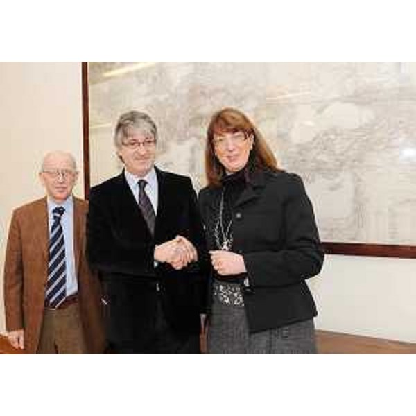 Renzo Tondo (Presidente Friuli Venezia Giulia) incontra Silvia Paoletti (Comitato Difesa Persona) e Mario Brancati (Presidente Consulta regionale Disabili) mobilitati per curare Stefania Pallavicini. (Mossa 12/02/09) 