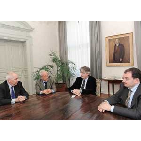 Giovanni Bellarosa (Sezione controllo FVG Corte dei Conti), Antonio De Troia (Presidente Corte dei Conti Sezione controllo FVG), Renzo Tondo (Presidente Friuli Venezia Giulia) e Giorgio Carbonara (Portavoce Presidente Tondo) nella sede della Regione a Trieste. (Trieste 12/02/09) 