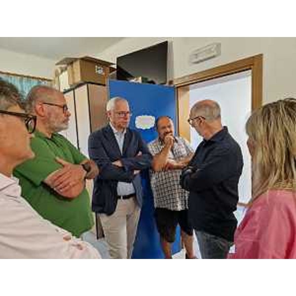 L'assessore Riccardi con il presidente del Consiglio regionale Bordin e il coordinatore del progetto don Michele Zanon e vertici e operatori Asufc - L'assessore Riccardi con il presidente del Consiglio regionale Bordin e il coordinatore del progetto don Michele Zanon e vertici e operatori Asufc