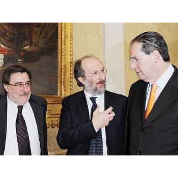Renato Chisso (Assessore Mobilità Regione Veneto), Riccardo Riccardi (Assessore regionale Mobilità e Trasporti) e Giancarlo Galan (Presidente Veneto) nella sede della Regione a Trieste. (Trieste 13/02/09)