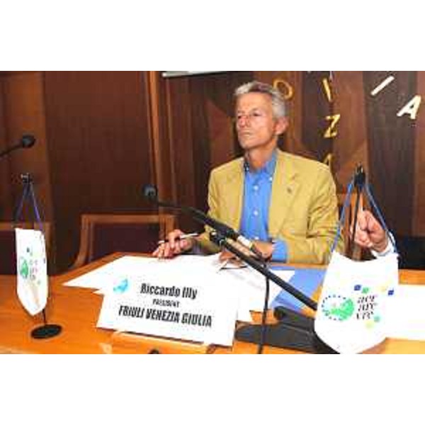 Riccardo Illy (Presidente Regione Friuli Venezia Giulia) nel corso dell'intervento al seminario sul tema "Imporving Regional Co-operation in the Winder Europe:Helping Regions to Help Themselves". (Gorizia 28/09/06)