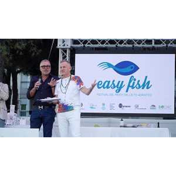 L'assessore Bini a sinistra nel corso del suo intervento - L'assessore Bini a sinistra nel corso del suo intervento