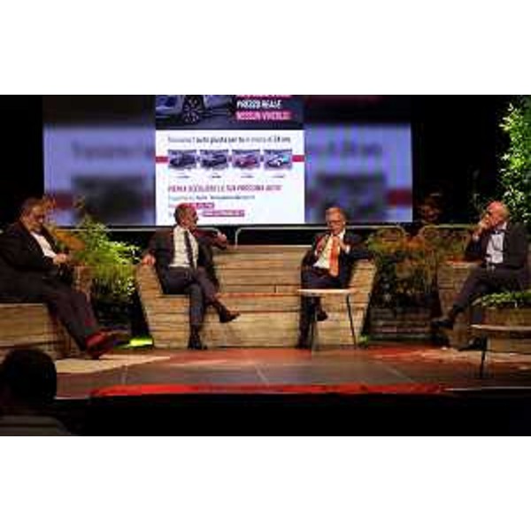 L'intervento dell'assessore regionale Stefano Zannier al dibattito organizzato a Sacile - L'intervento dell'assessore regionale Stefano Zannier al dibattito organizzato a Sacile