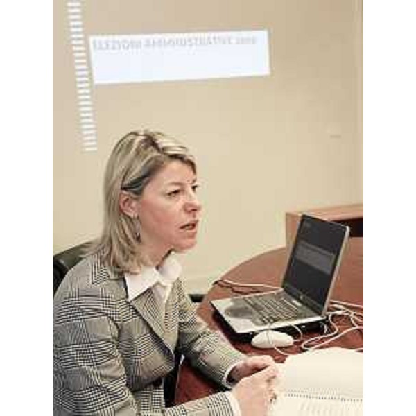 Federica Seganti (Assessore regionale Pianificazione territoriale, Autonomie locali e Sicurezza) nel corso della conferenza stampa sul calendario 2009 delle elezioni in FVG. (Trieste 16/02/09)