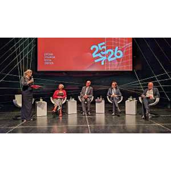 L'assessore Amirante nel corso del suo intervento - L'assessore Amirante nel corso del suo intervento