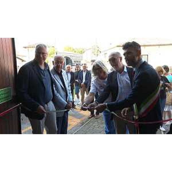 Il presidente del Cr, Mauro Bordin ( avanti a sinistra), con il sindaco di Precenicco Andrea De Nicolò ( a destra avanti), l'assessore regionale alla salute Riccardo Riccardi (destra dietro), Giorgio Aripino (sinistra dietro) - Il presidente del Cr, Mauro Bordin ( avanti a sinistra), con il sindaco di Precenicco Andrea De Nicolò ( a destra avanti), l'assessore regionale alla salute Riccardo Riccardi (destra dietro), Giorgio Aripino (sinistra dietro)