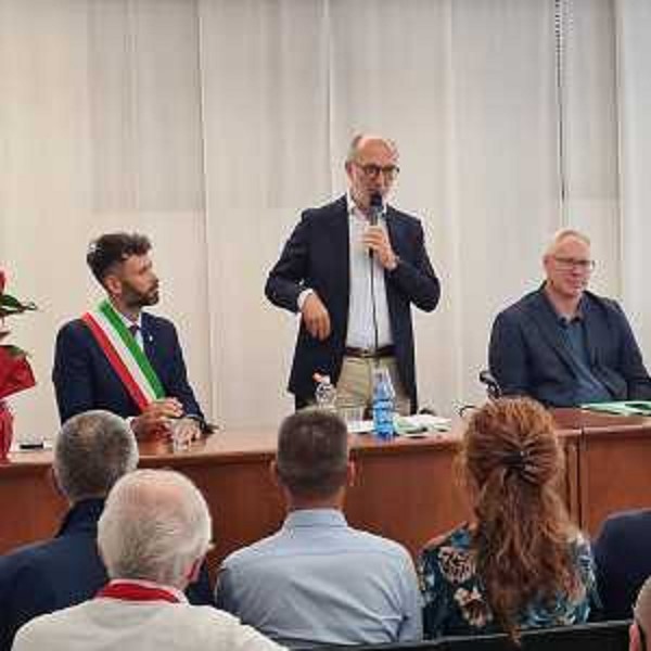 L'assessore Riccardi nel corso del suo intervento - L'assessore Riccardi nel corso del suo intervento