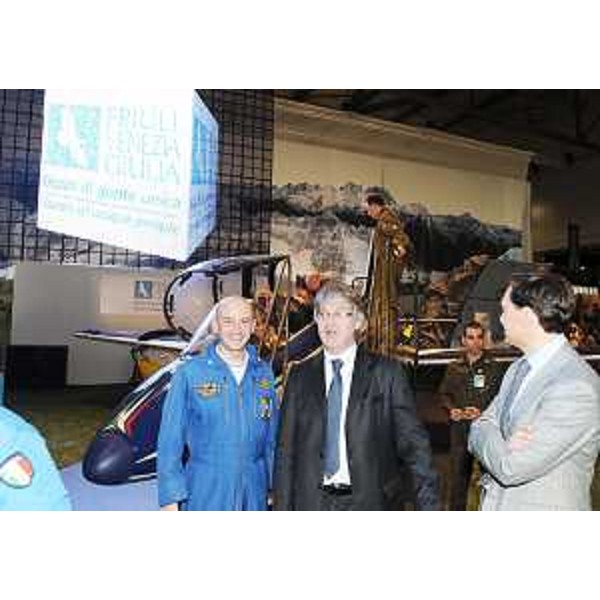 Renzo Tondo (Presidente Friuli Venezia Giulia) e Luca Ciriani (Vicepresidente FVG e Assessore regionale Attività produttive) nello stand del FVG alla BIT di Milano. (Milano 19/02/09)