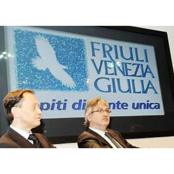 Luca Ciriani (Vicepresidente FVG e Assessore regionale Attività produttive) e Renzo Tondo (Presidente Friuli Venezia Giulia) nel corso della conferenza stampa nello stand del FVG alla BIT di Milano. (Milano 20/02/09)