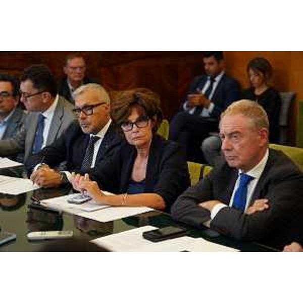 Gli assessori Bini e Rosolen assieme al ministro Urso - Gli assessori Bini e Rosolen assieme al ministro Urso