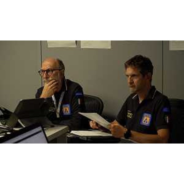 L'assessore regionale alla Protezione civile, Riccardo Riccardi, nella sede di Palmanova della Pcr Fvg, fa il punto della situazione maltempo insieme al direttore centrale, Amedeo Aristei e ad alcuni funzionari, nella sala di monitoraggio del Centro funzionale decentrato (Cfd). - L'assessore regionale alla Protezione civile, Riccardo Riccardi, nella sede di Palmanova della Pcr Fvg, fa il punto della situazione maltempo insieme al direttore centrale, Amedeo Aristei e ad alcuni funzionari, nella sala di monitoraggio del Centro funzionale decentrato (Cfd). 